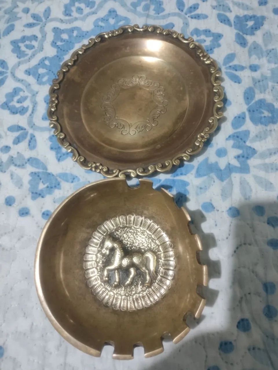 Kit 2 peças antigas de bronze, cinzeiro e prato década 60 - Foto 4