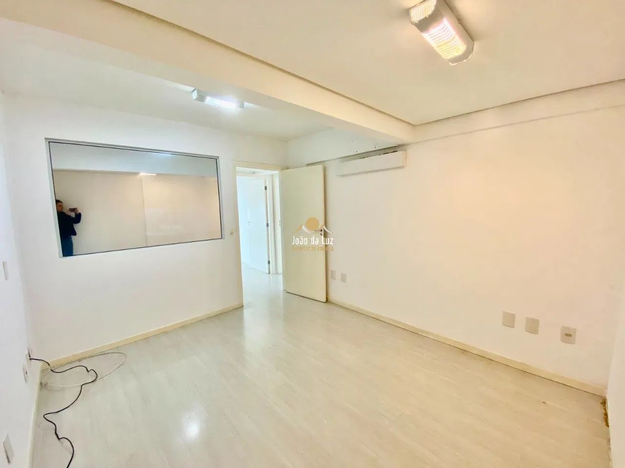 Sala Comercial com Mezanino e Garagem Privativa. - Foto 4