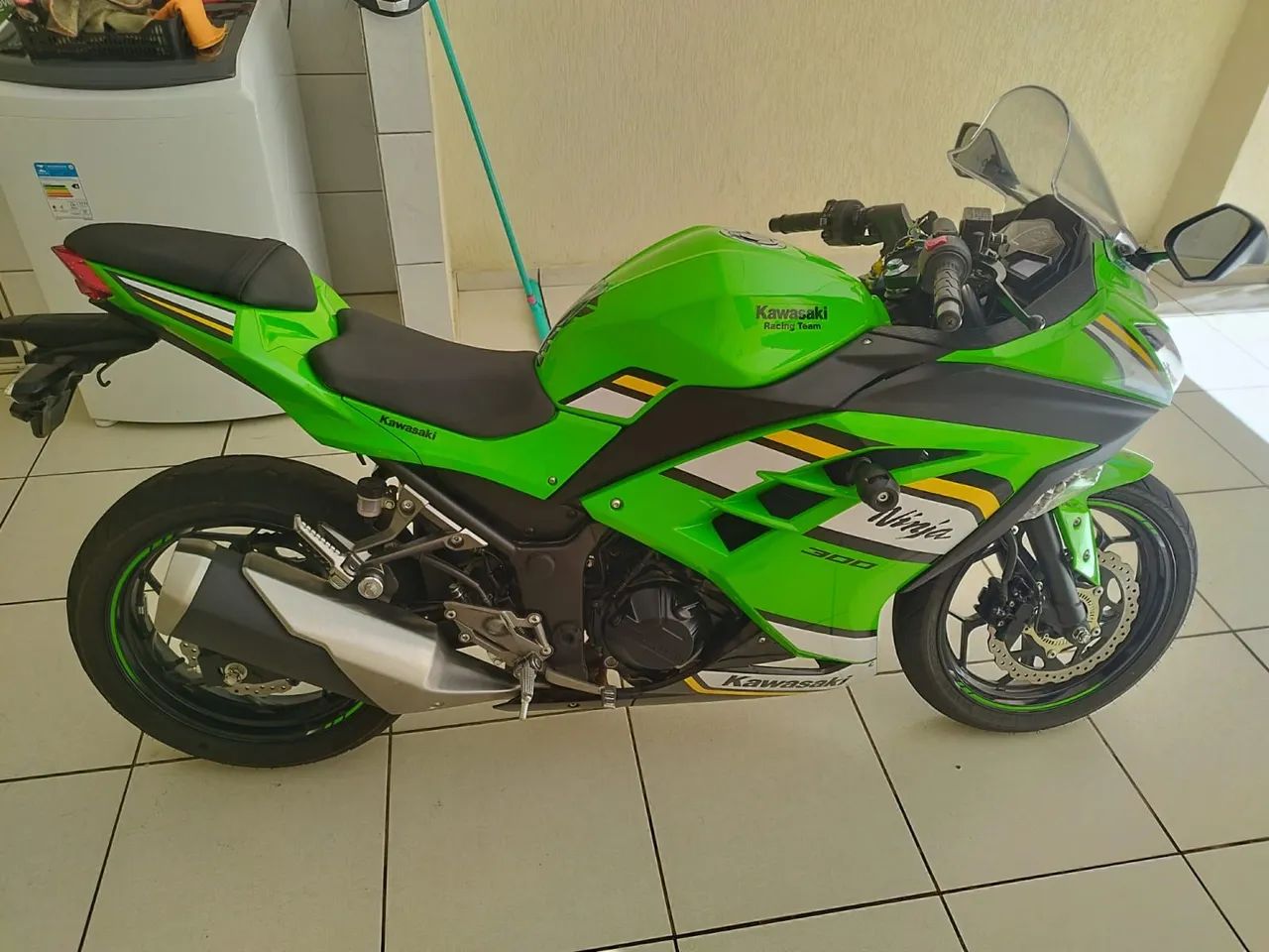 Vendo Kawasaki ninja 300 ABS KRT  - Foto 3