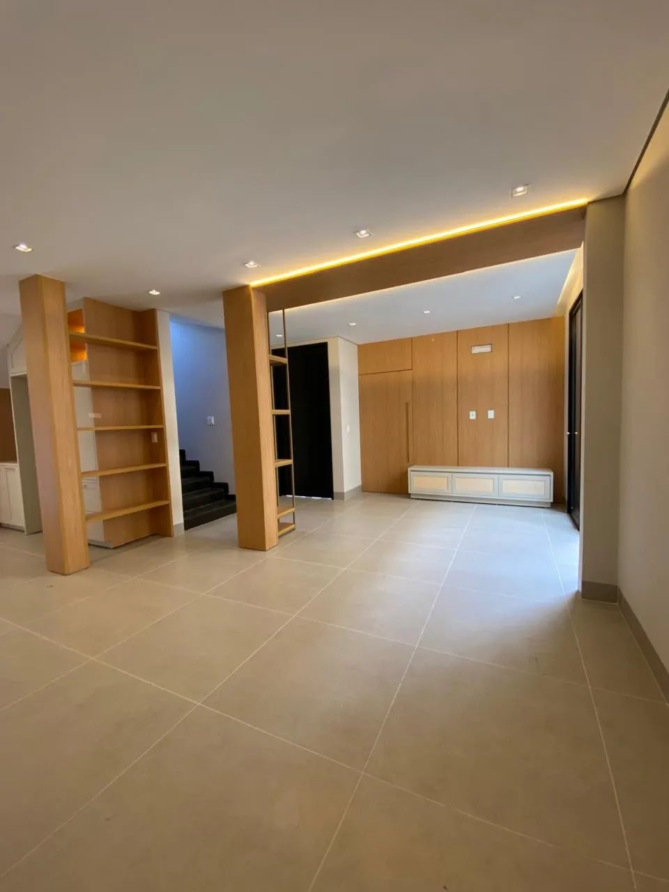 4 Suites Plenas, Sendo 1 Master Com Closet e Varanda  - Foto 2