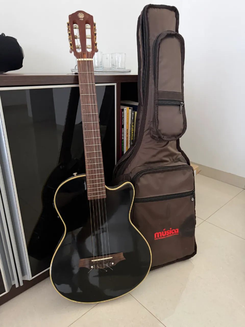 Violão Fox Nylon eletroacústico nylon, preto, com capa