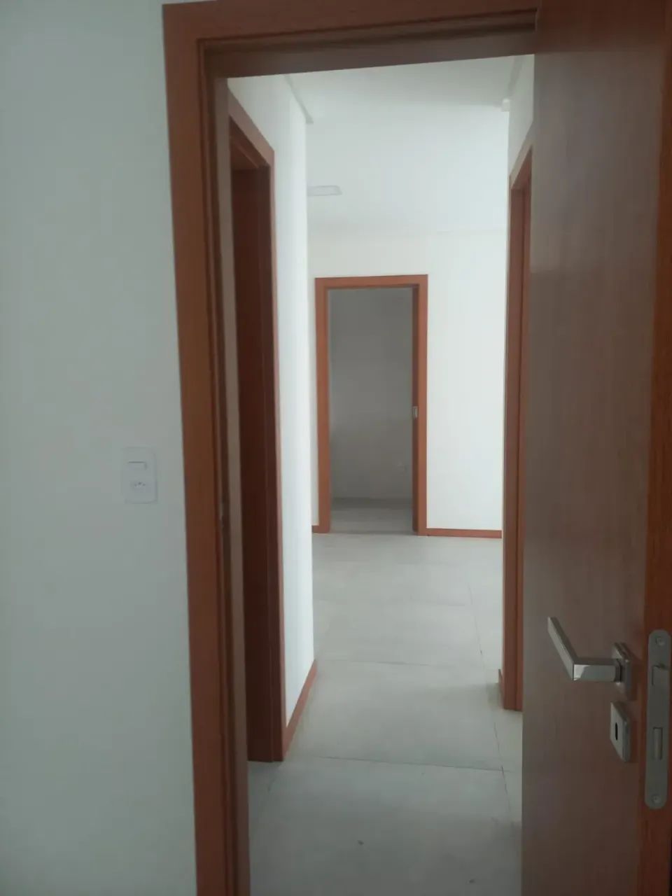 APARTAMENTO COM FECHAMENTO DE VARANDA-UMA QUADRA DO MAR - Foto 5
