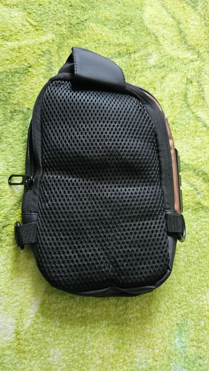 Mochila esporte de lado com cadeado segredo  - Foto 2