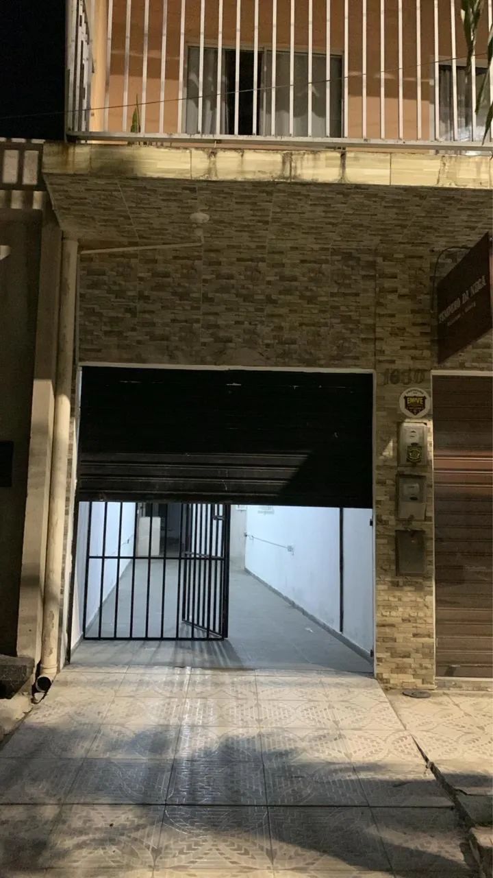 Aluga casa com ponto comercial 