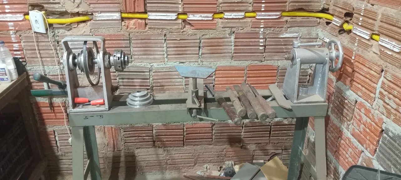 Torno de madeira 