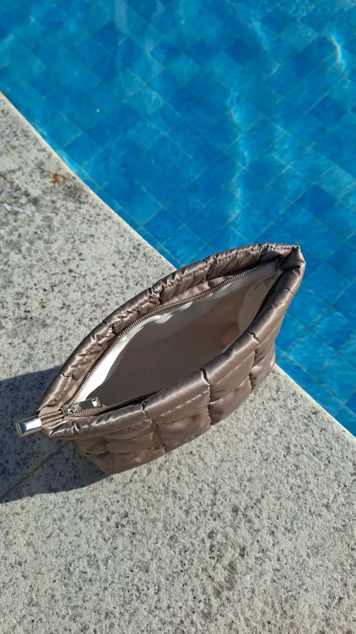 Necessaire puffer estofada com forro interno - Foto 3