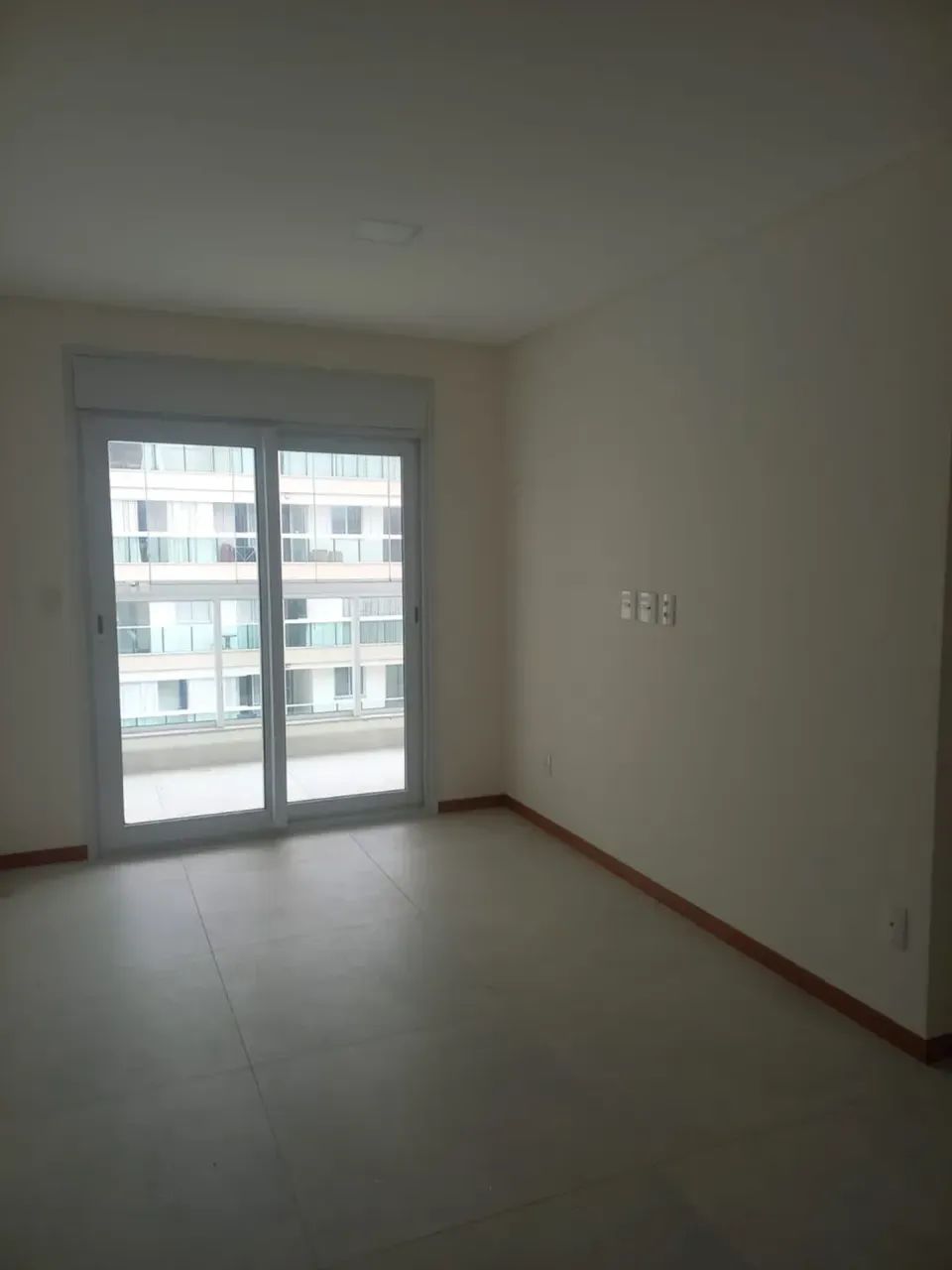 APARTAMENTO COM FECHAMENTO DE VARANDA-UMA QUADRA DO MAR - Foto 2