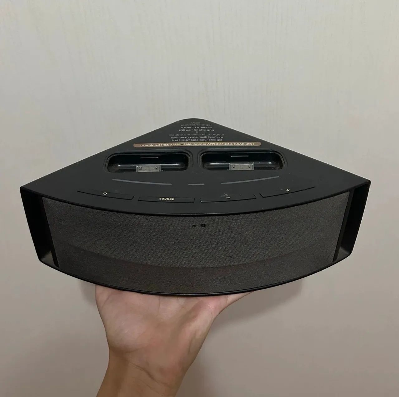 Caixa de Som com Carregador de IPhones Antigos