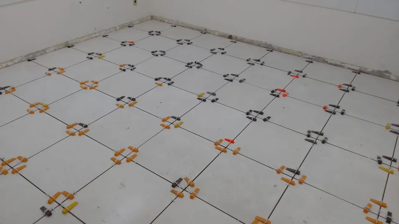 Pedreiro e azulejista profissional 