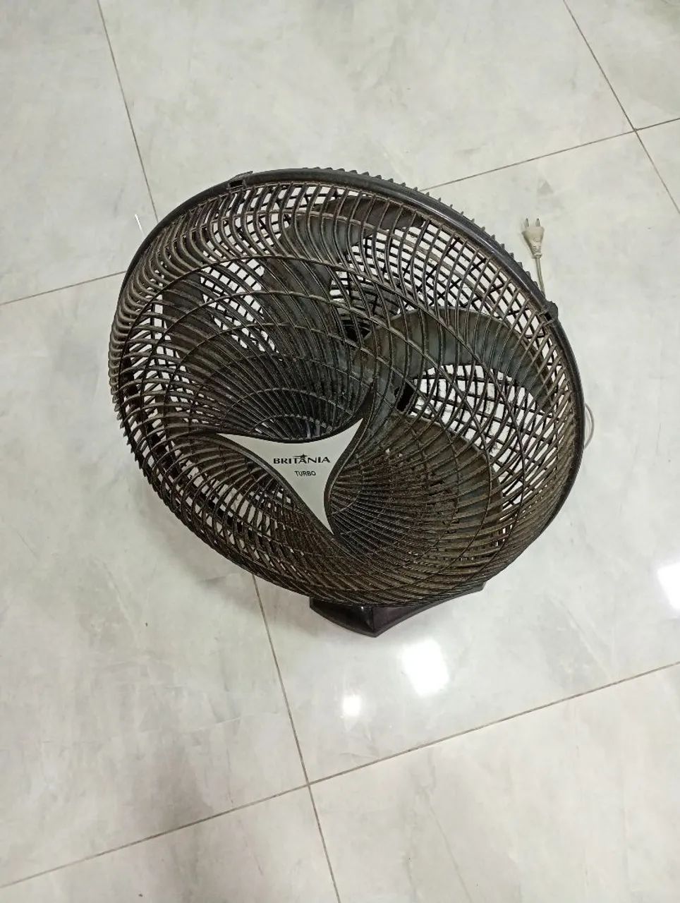 Criado mudo/ + ventilador 