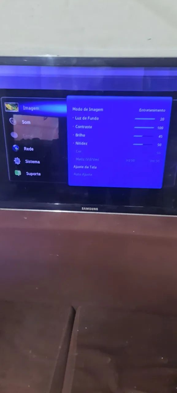 Tv Samsung 40 polegadas liga e desliga sozinha 