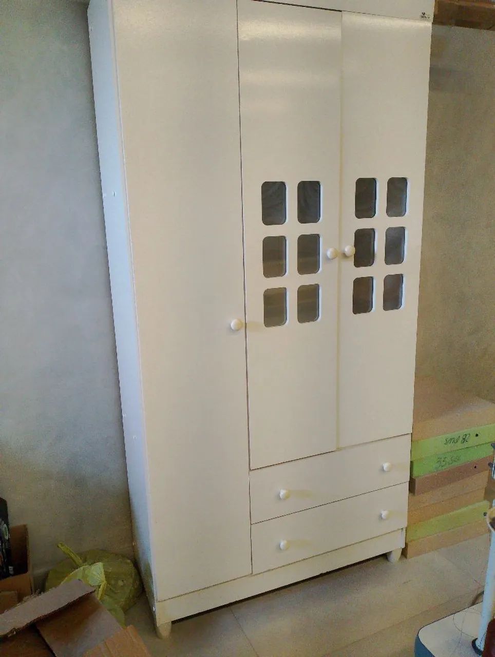 Vendo quarto de bebê! Grarda roupa e berço 