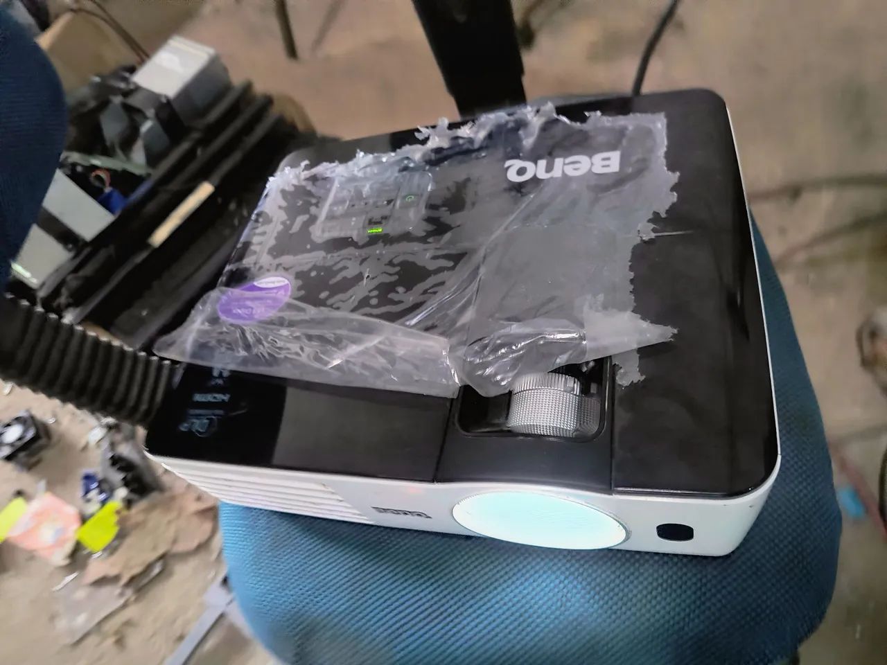 Projetor Com Tela de Projeção BENQ 3200 Lumes 