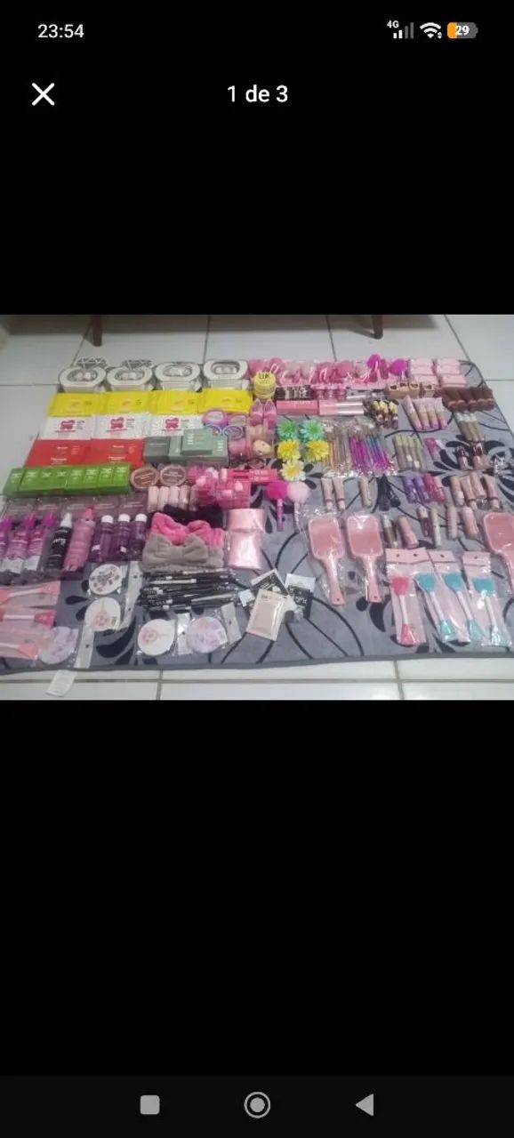 Mais de 200 itens de maquiagem 