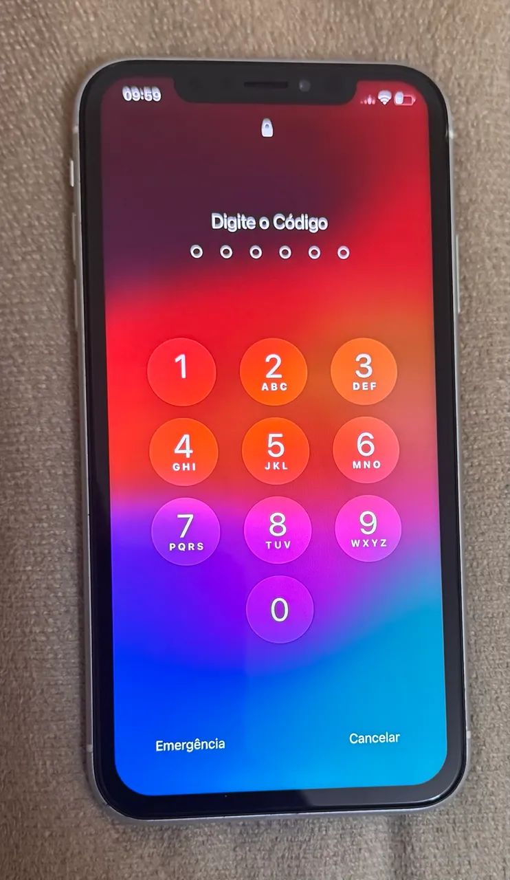 Vendo celular IPhone XR 64GB super conservado