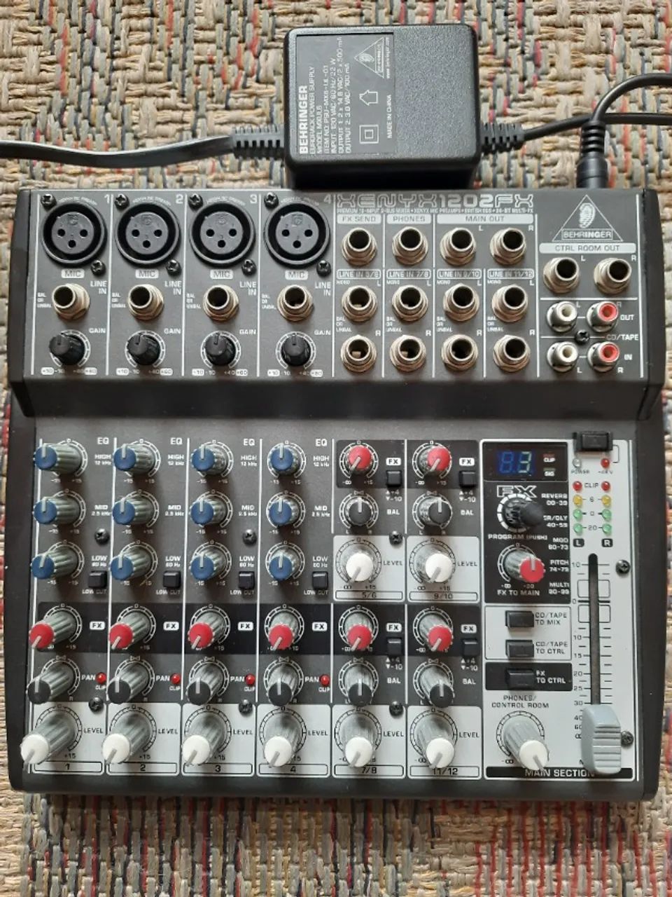 Mesa de Som Xenix 1202FX 