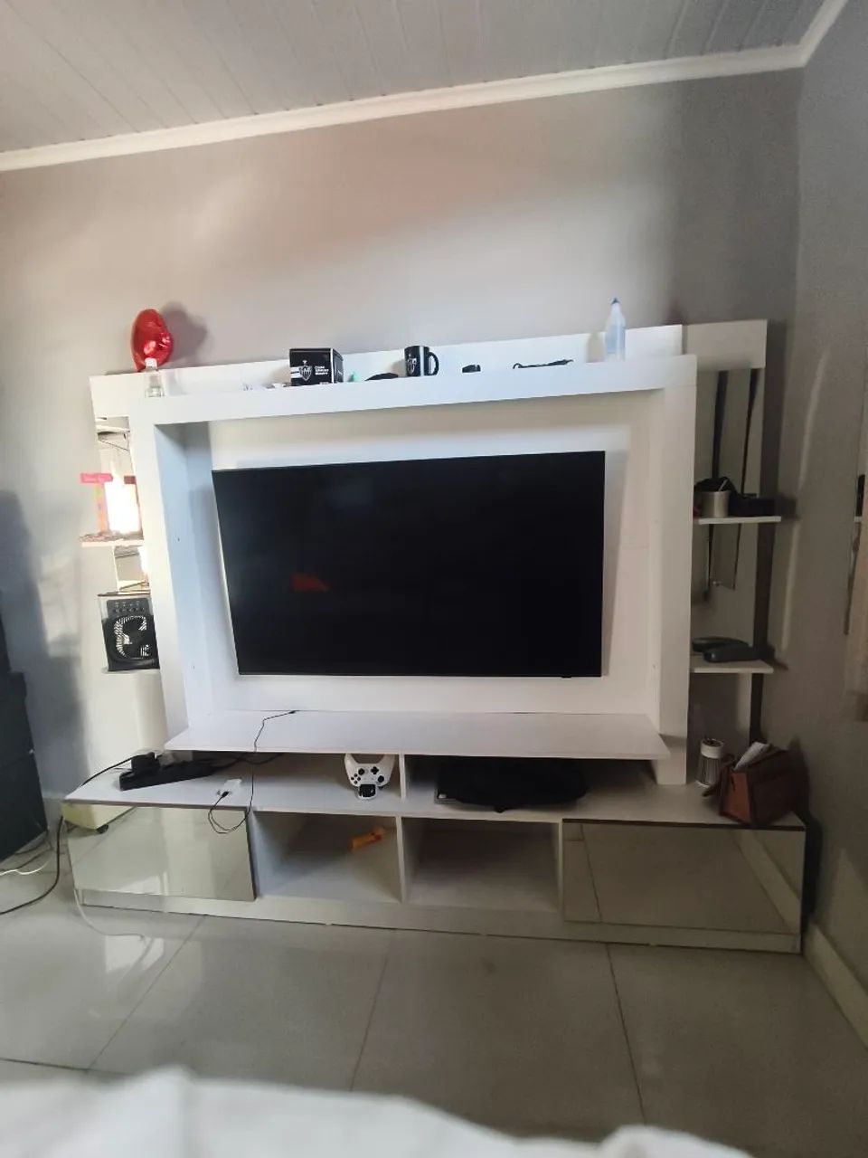 vendo painel para tev até 65 polegadas usado poucos detalhes 