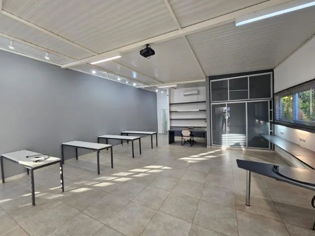EXCELENTE SALA COMERCIAL NO CORAÇÃO DO SETOR SUL