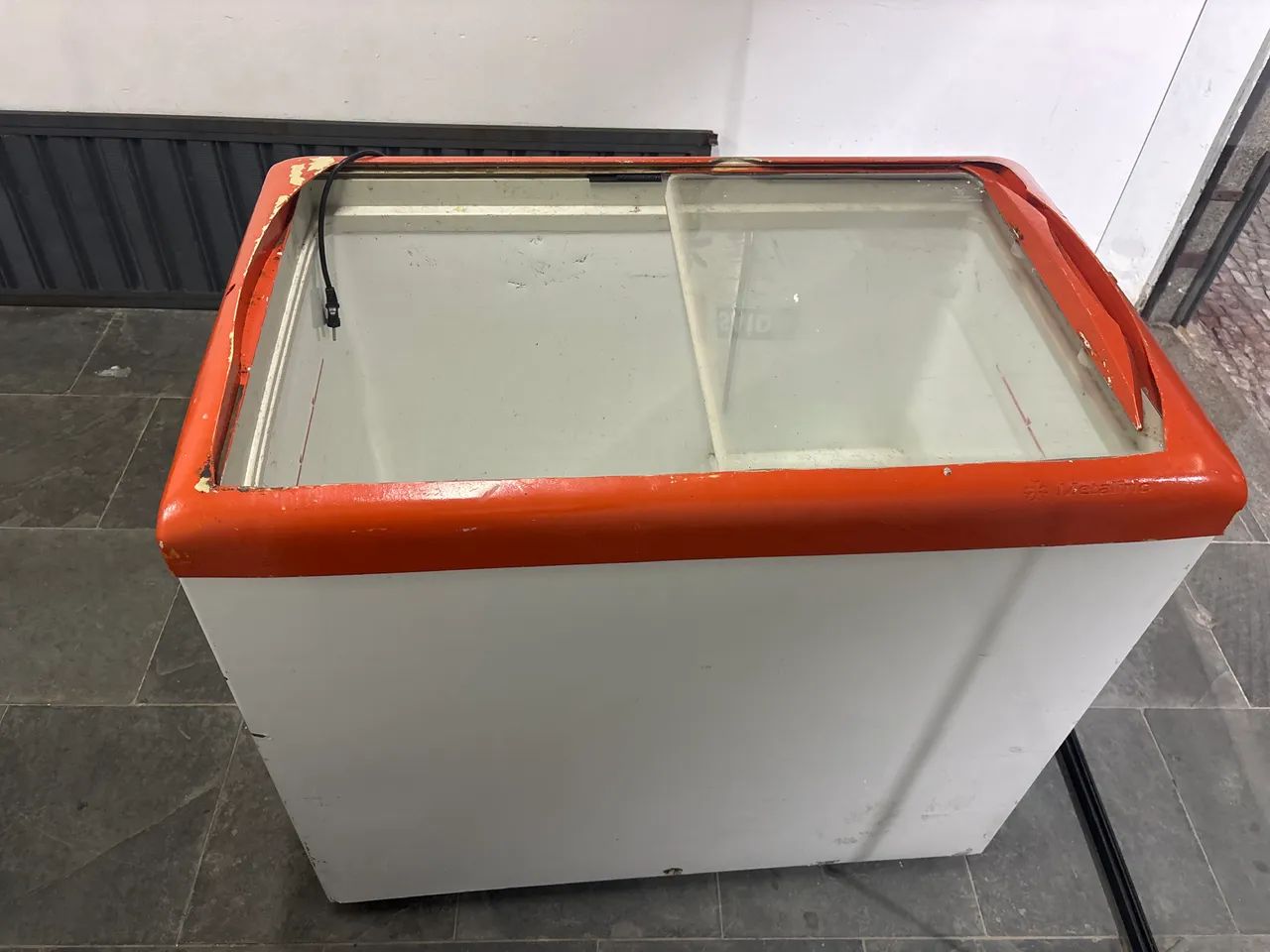 Freezer horizontal  232 litros  110 vlt