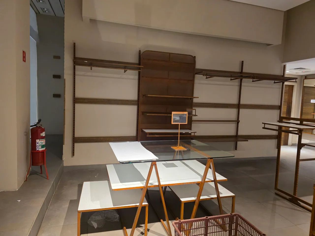 Vendo Mobiliário para loja de roupas - Foto 5