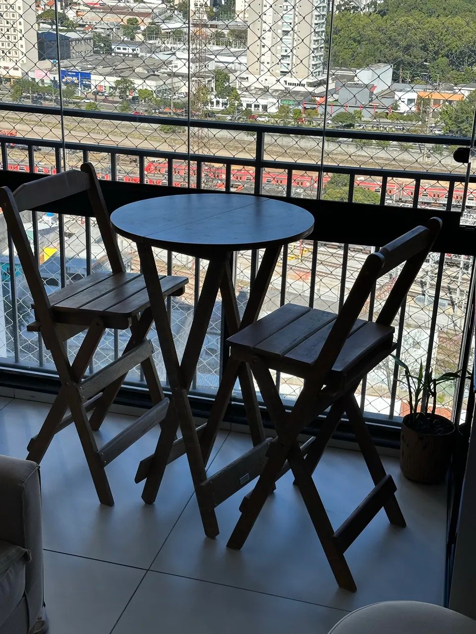 Conjunto mesa e cadeiras Bistrô madeira maciça  - Foto 4