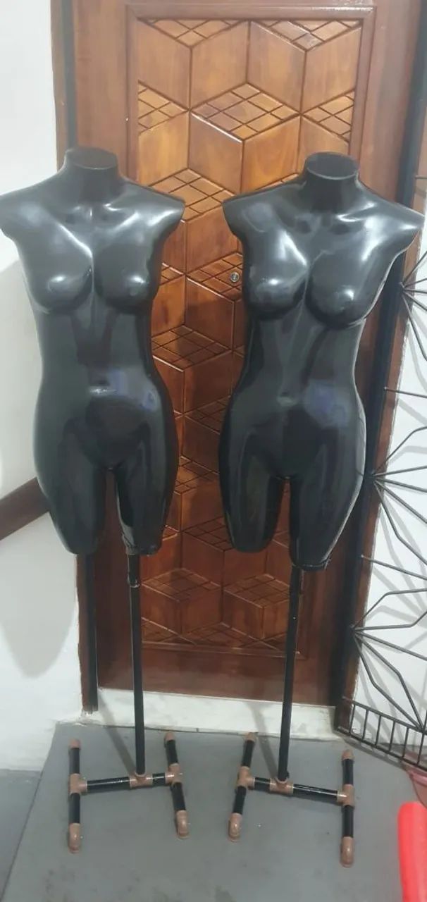 2 manequins femininos 