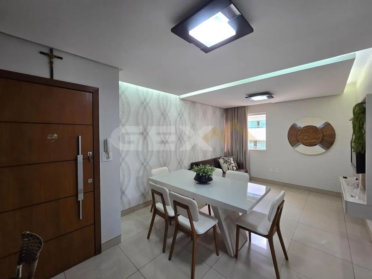 Apartamento com 03 quartos e 02 vagas de garagem na Rua Mato Grosso