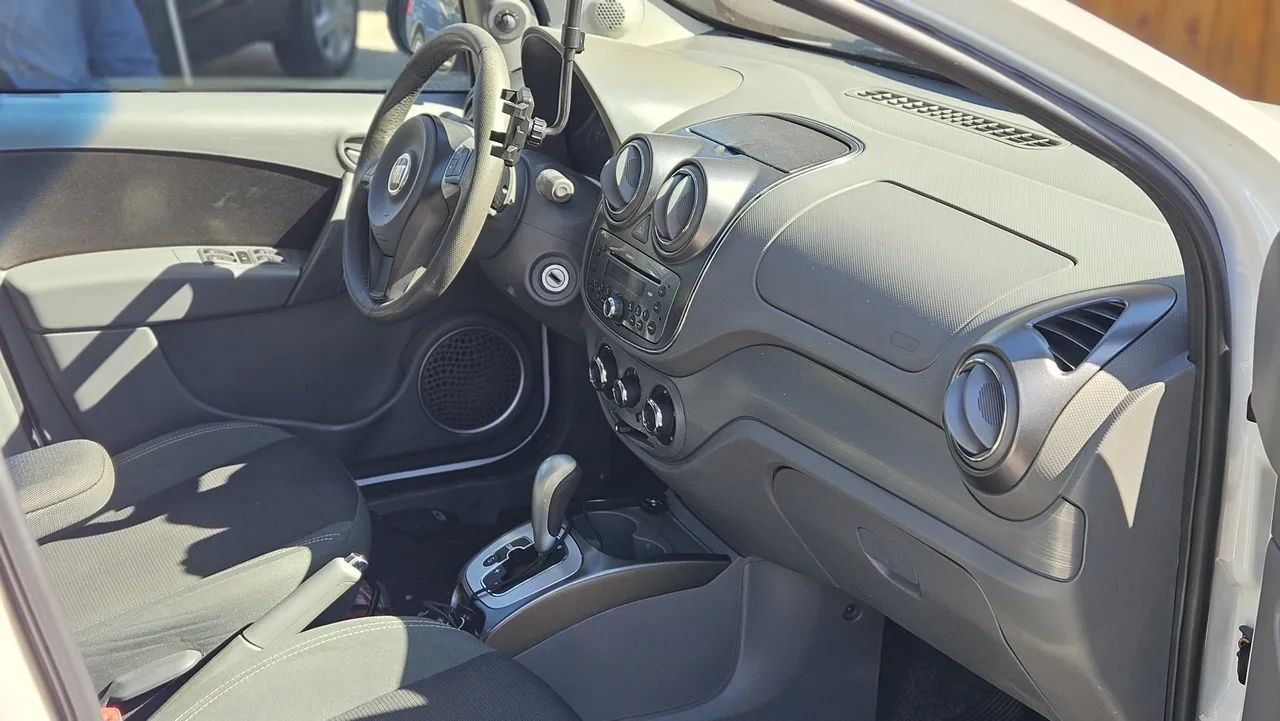 Fiat Palio Essence 1.6 Flex 16V 5P 2015 - Foto 4