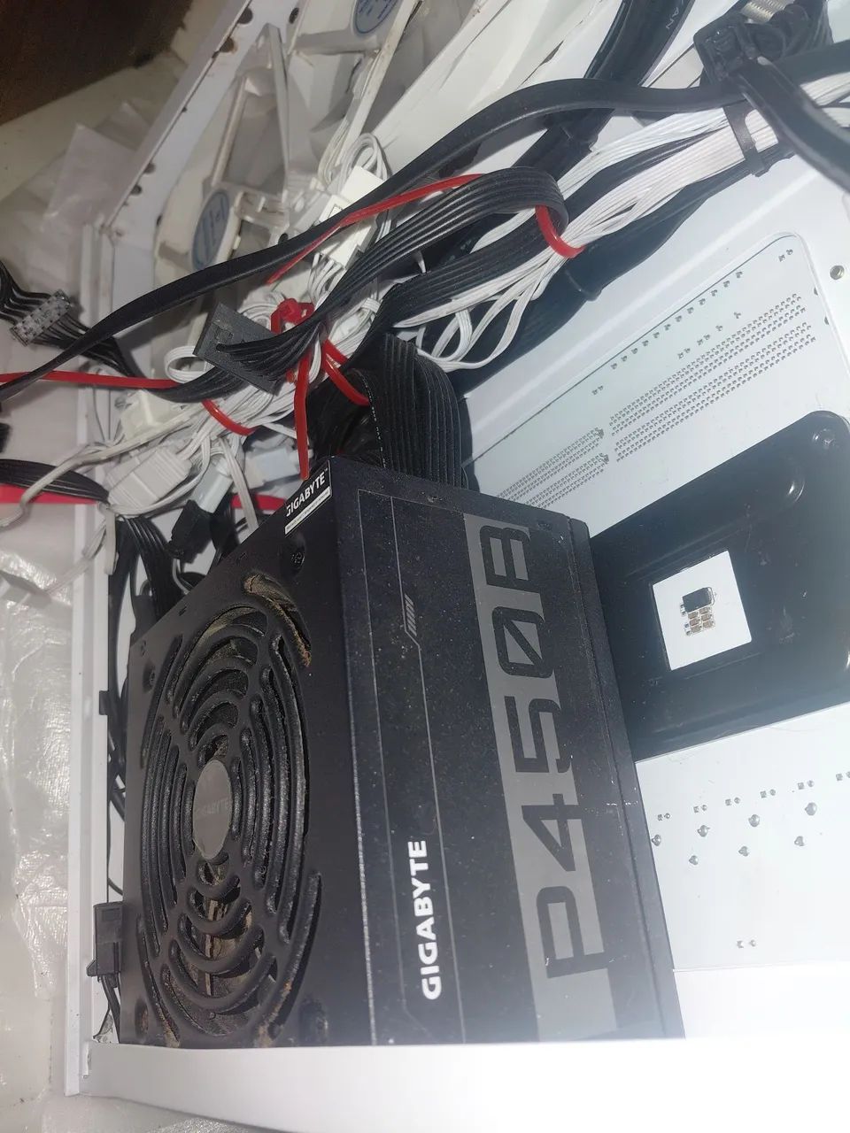 FONTE GIGABYTE 450w SELO 80 PLUS BRONZE - Foto 2