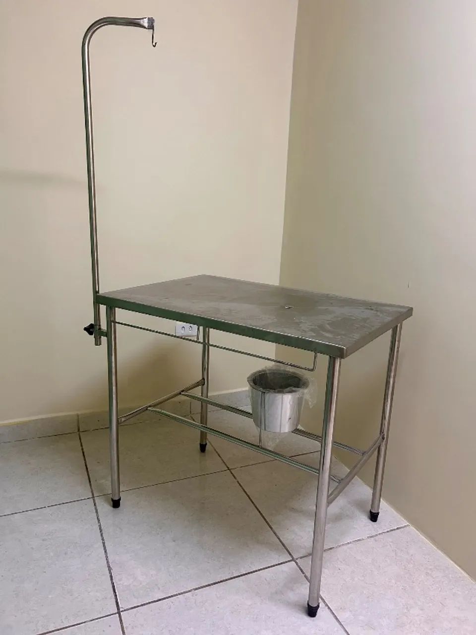 Mesa Inox com Balde e Suporte para Soro 