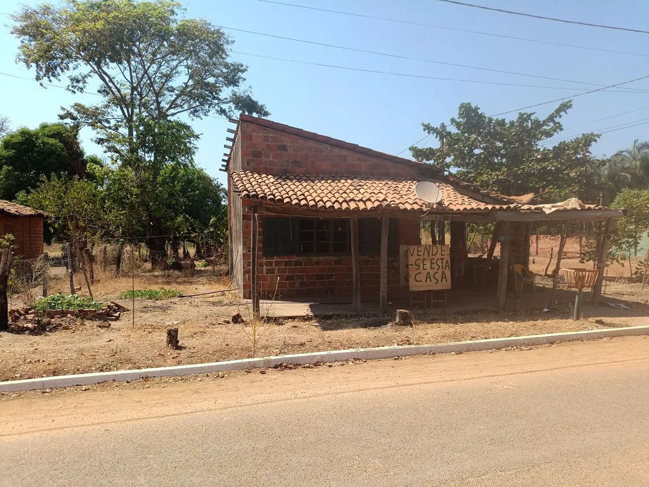Vende-se casa com lote (terreno 13x20)
