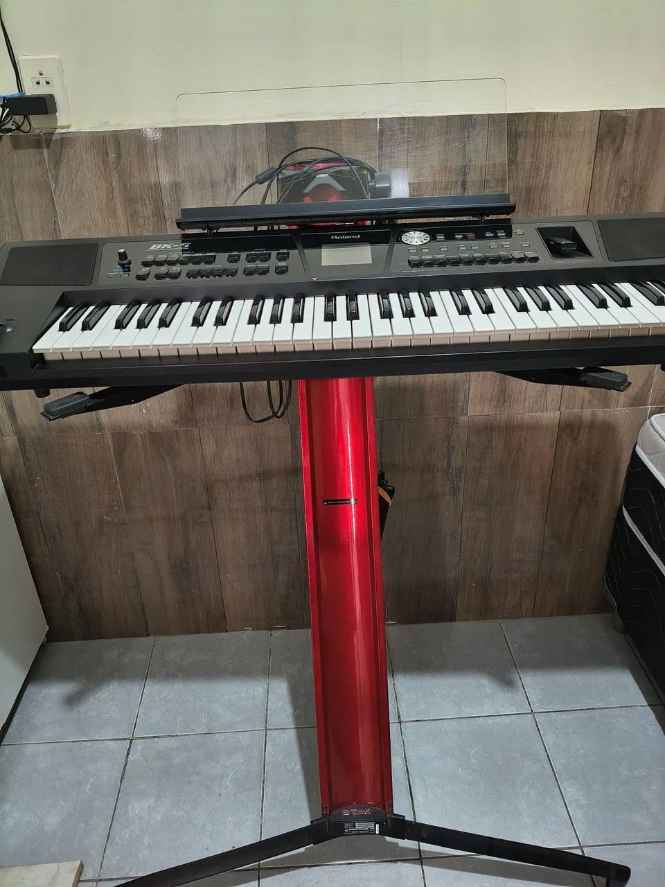 Teclado Roland BK 5 com tripé e bag - Foto 3