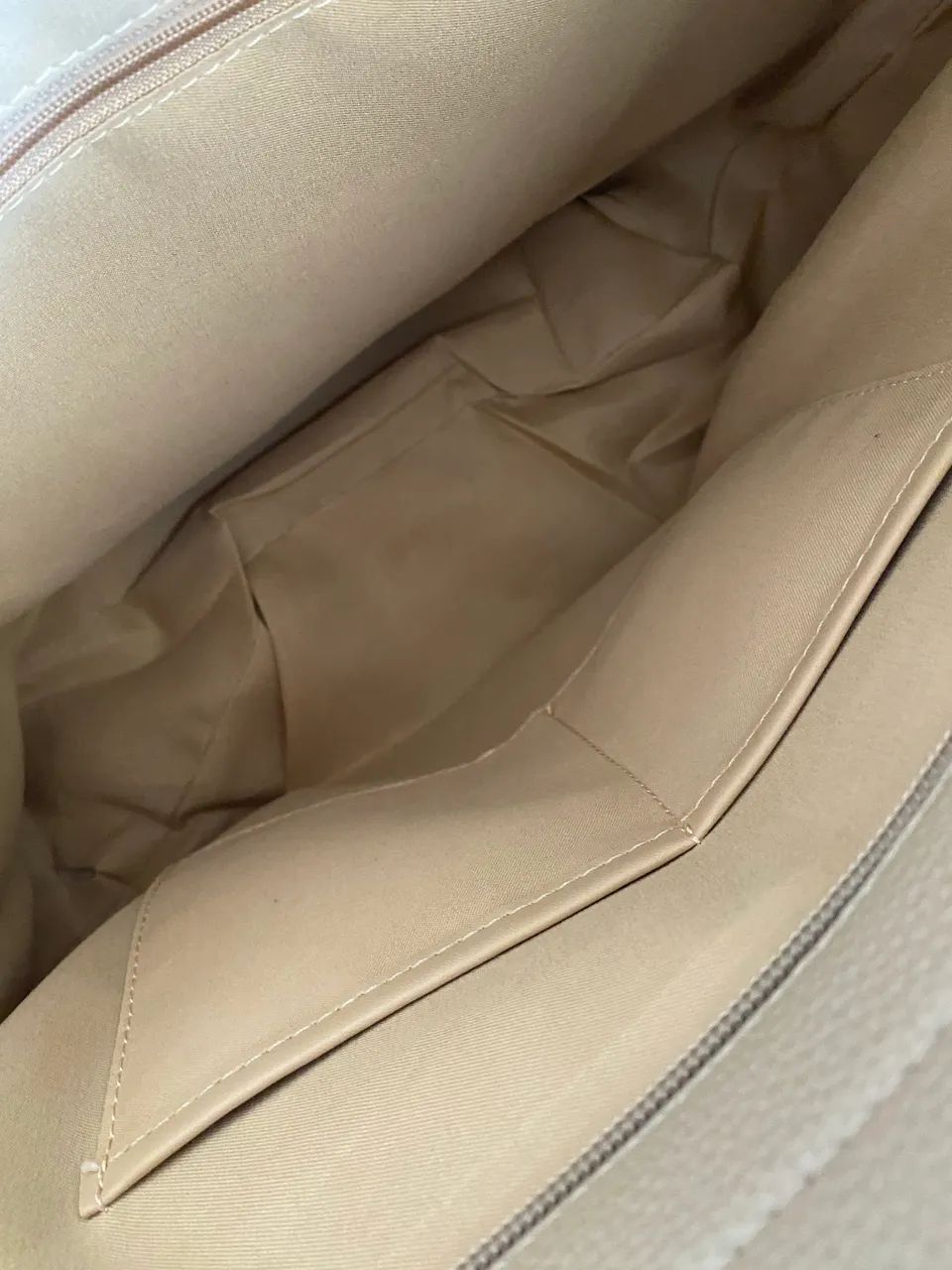 Bolsa Tote Bege - Elegante e Espaçosa  - Foto 3