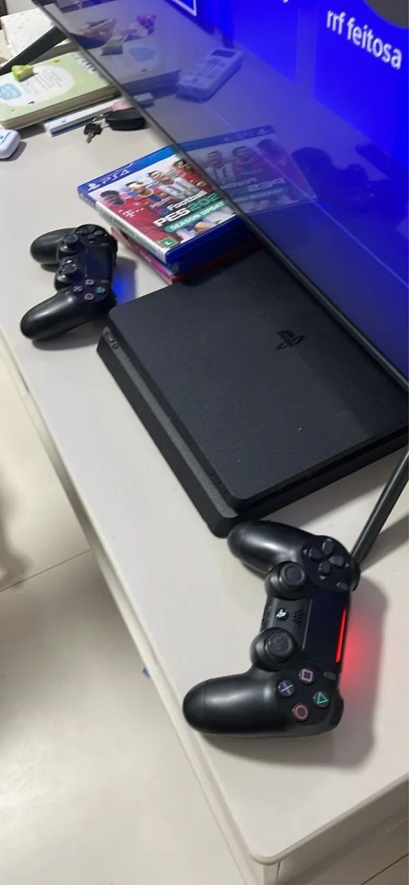 PS4 com 2 controles e 5 jogos - Foto 2