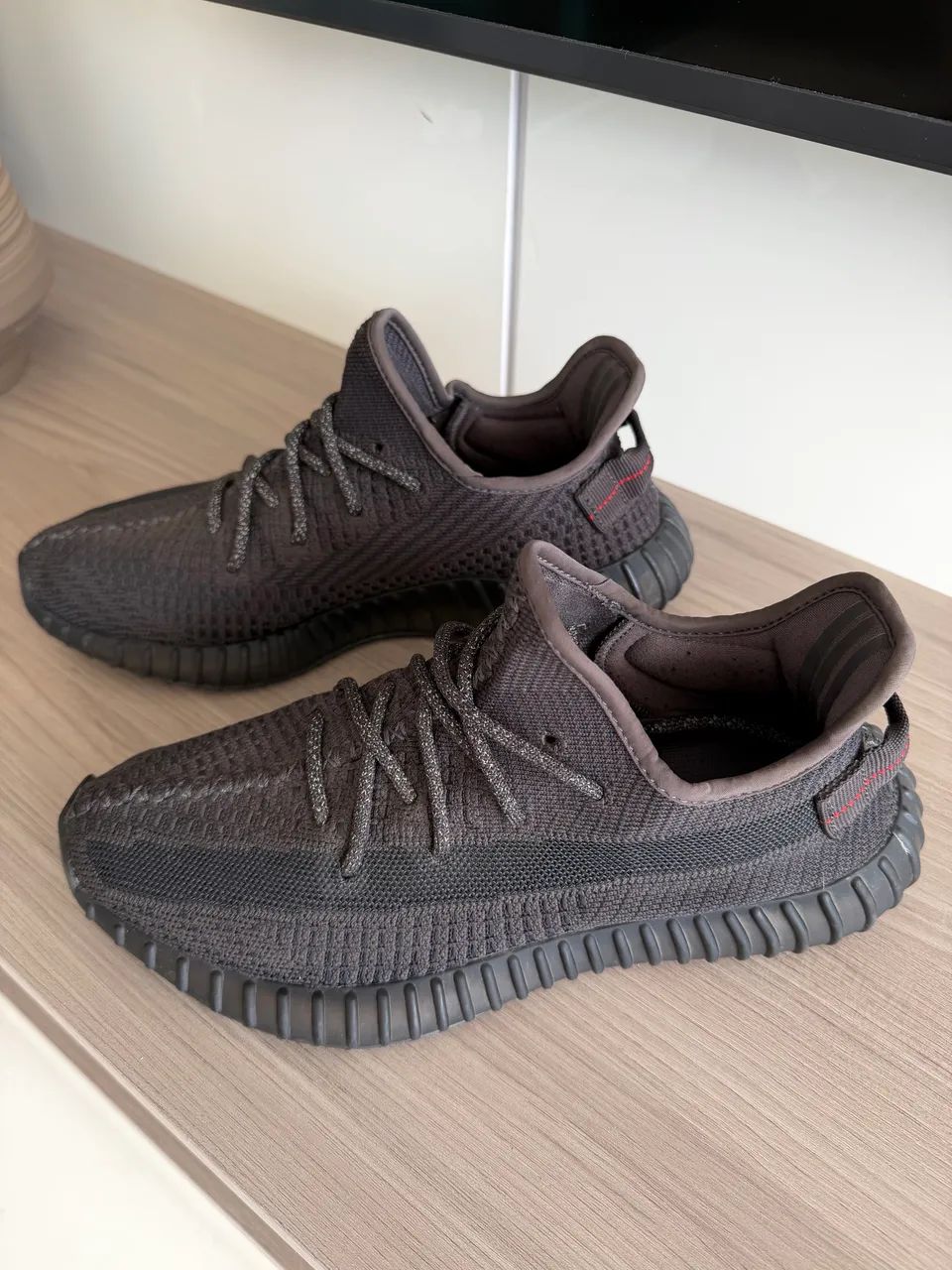 Yeezy Boost 350 V2 Triple Black - Foto 2