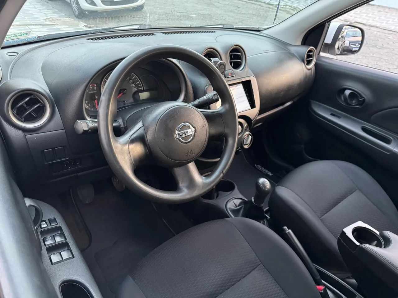 Nissan March S 1.0 16V Flex Fuel 5p, foto 12 de 16