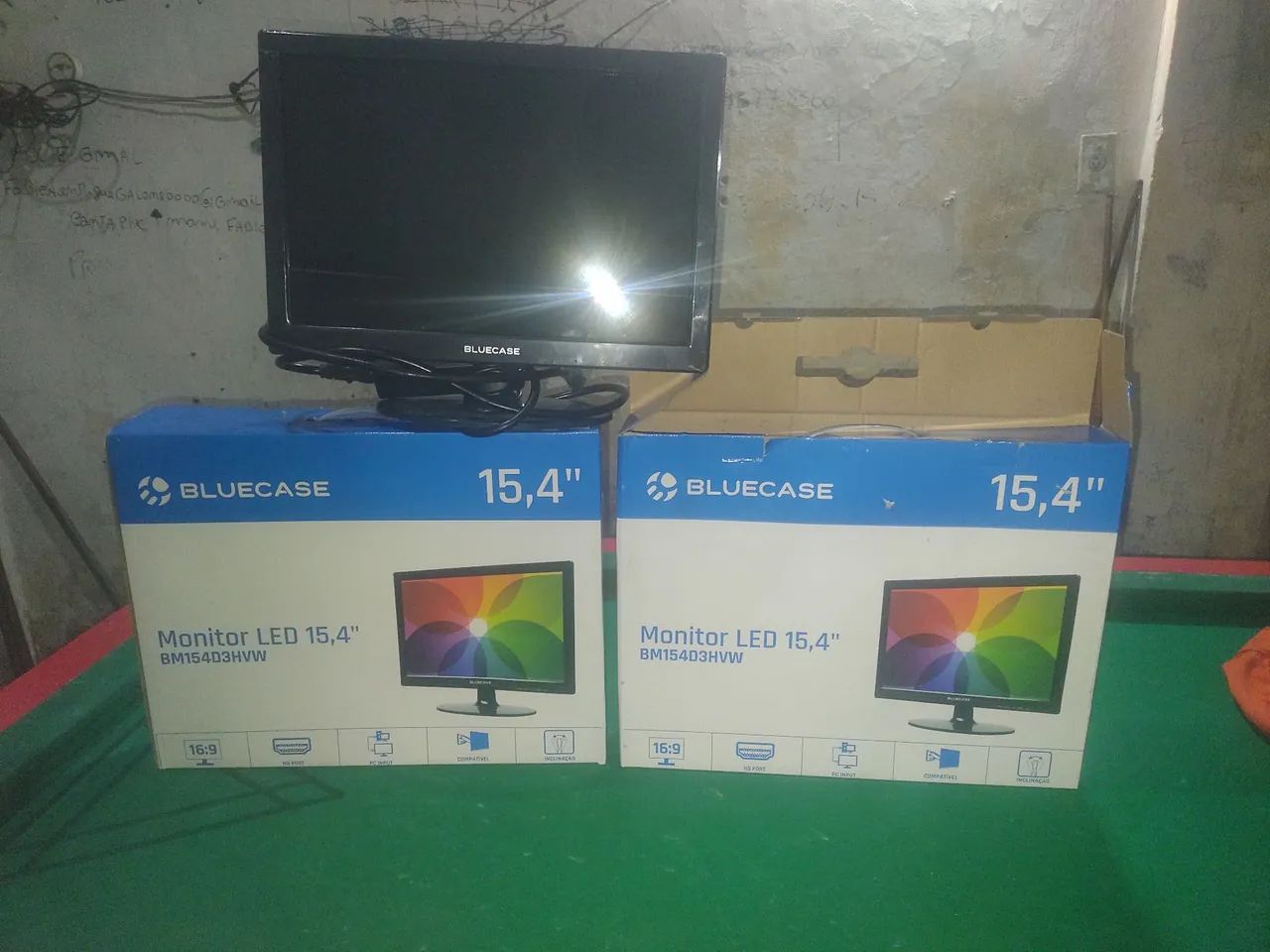 2 monitores novo na caixa de ld bluecase 15.4 polegadas funcionando perfeitamente novos 