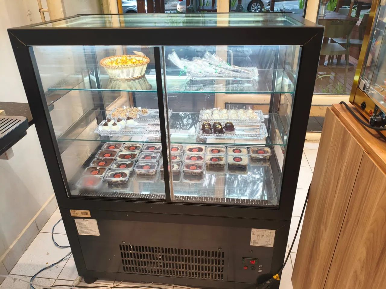 Vitrine expositora gelada OMEGA DBR 1.0