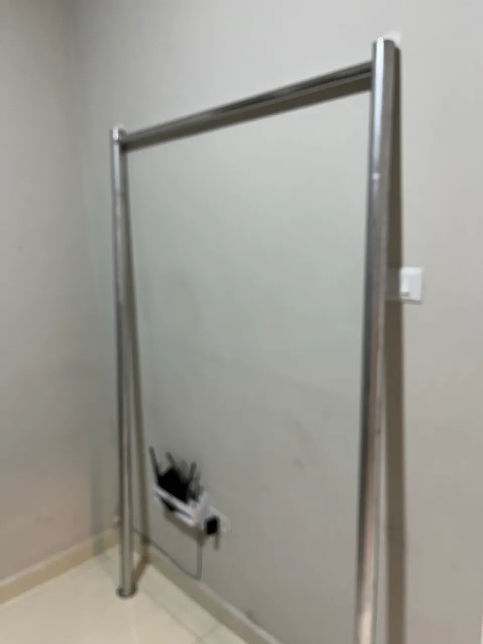 Arara de chão para loja de roupas - Foto 2