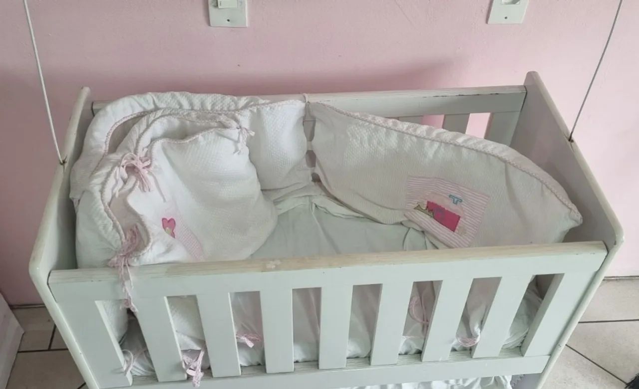 Mini Berço com Nichos  e colchão 