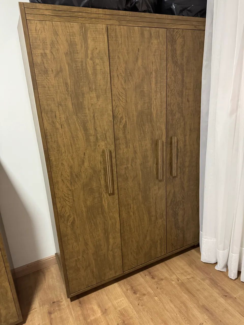 Guarda roupa 3 portas marrom 