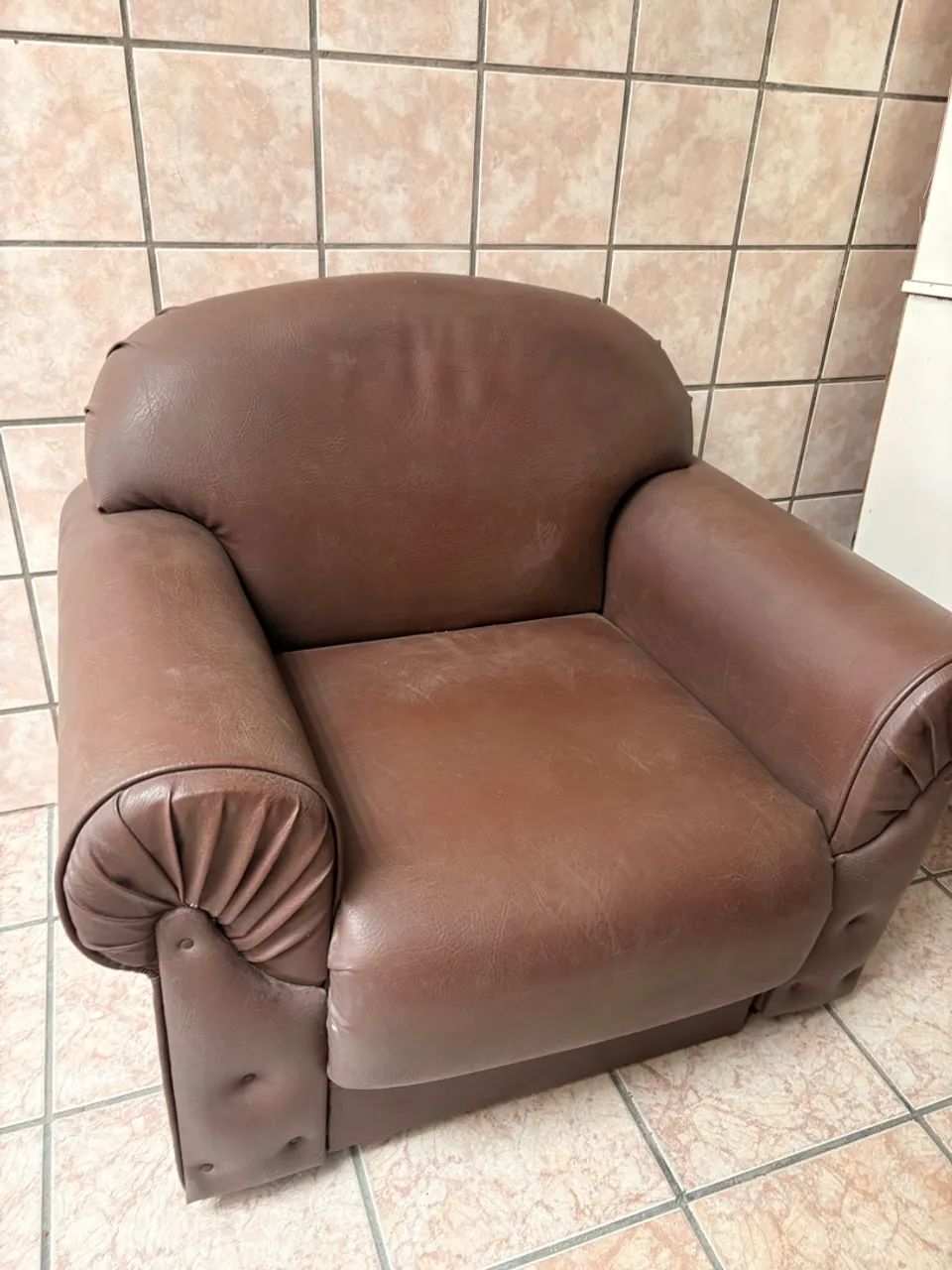 Conjunto de poltronas marrons