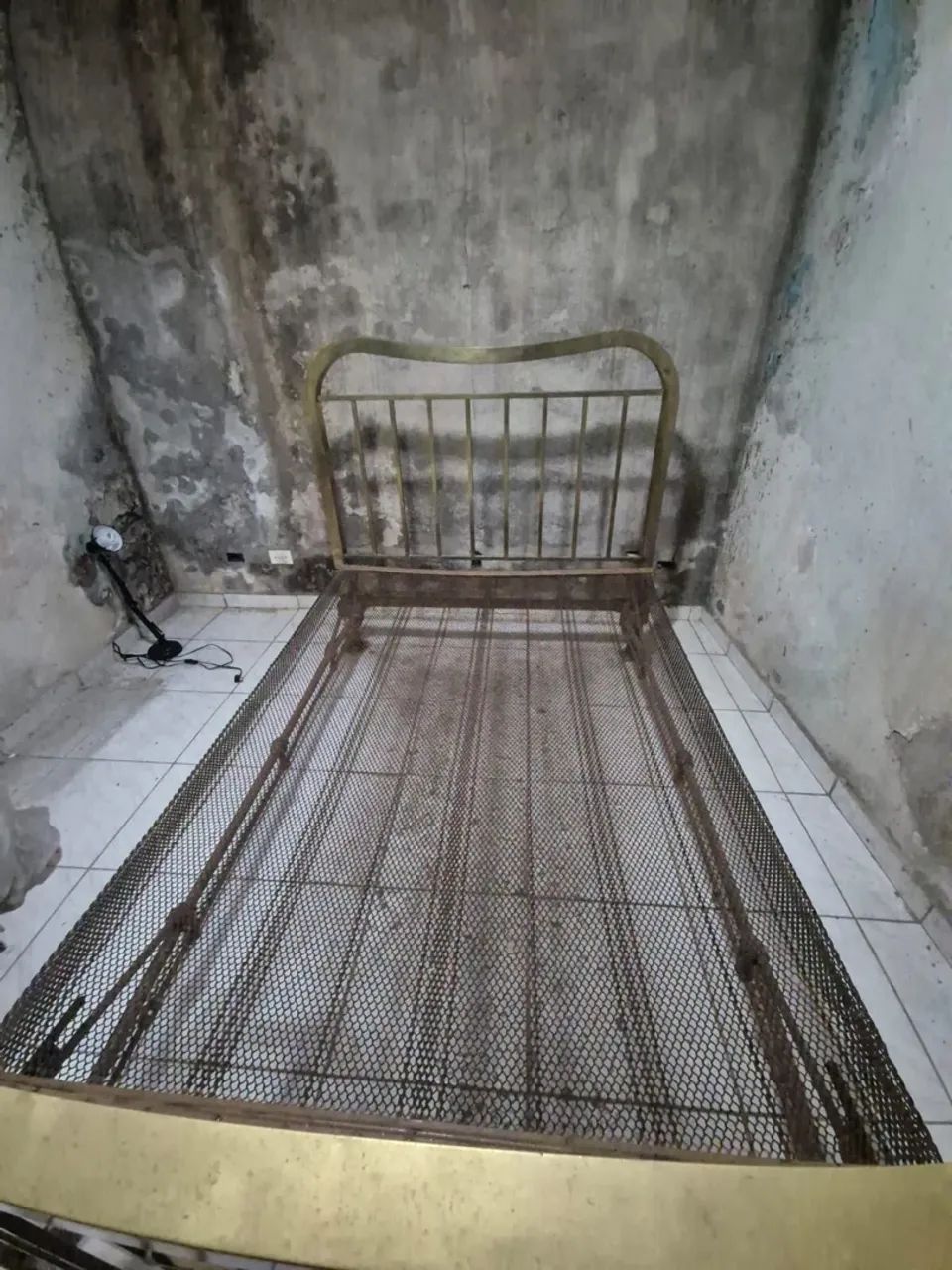 Cama de casal de ferro antiga  - Foto 3