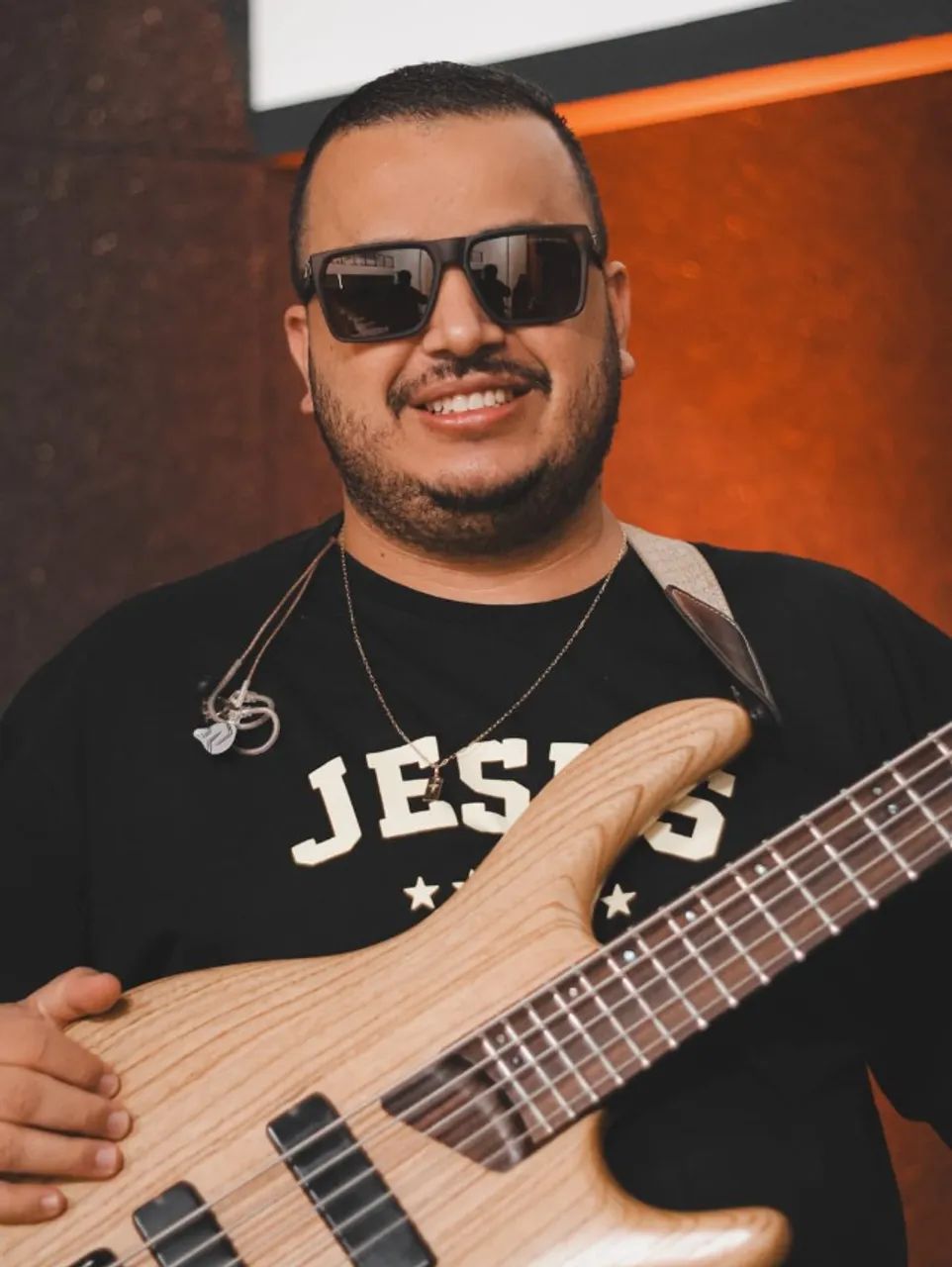 Contrabaixo cort b5