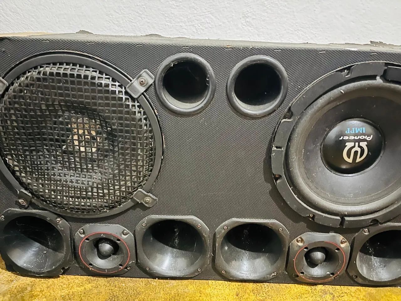 Vendo caixa de som 2x4- 12polegadas com potência incluso