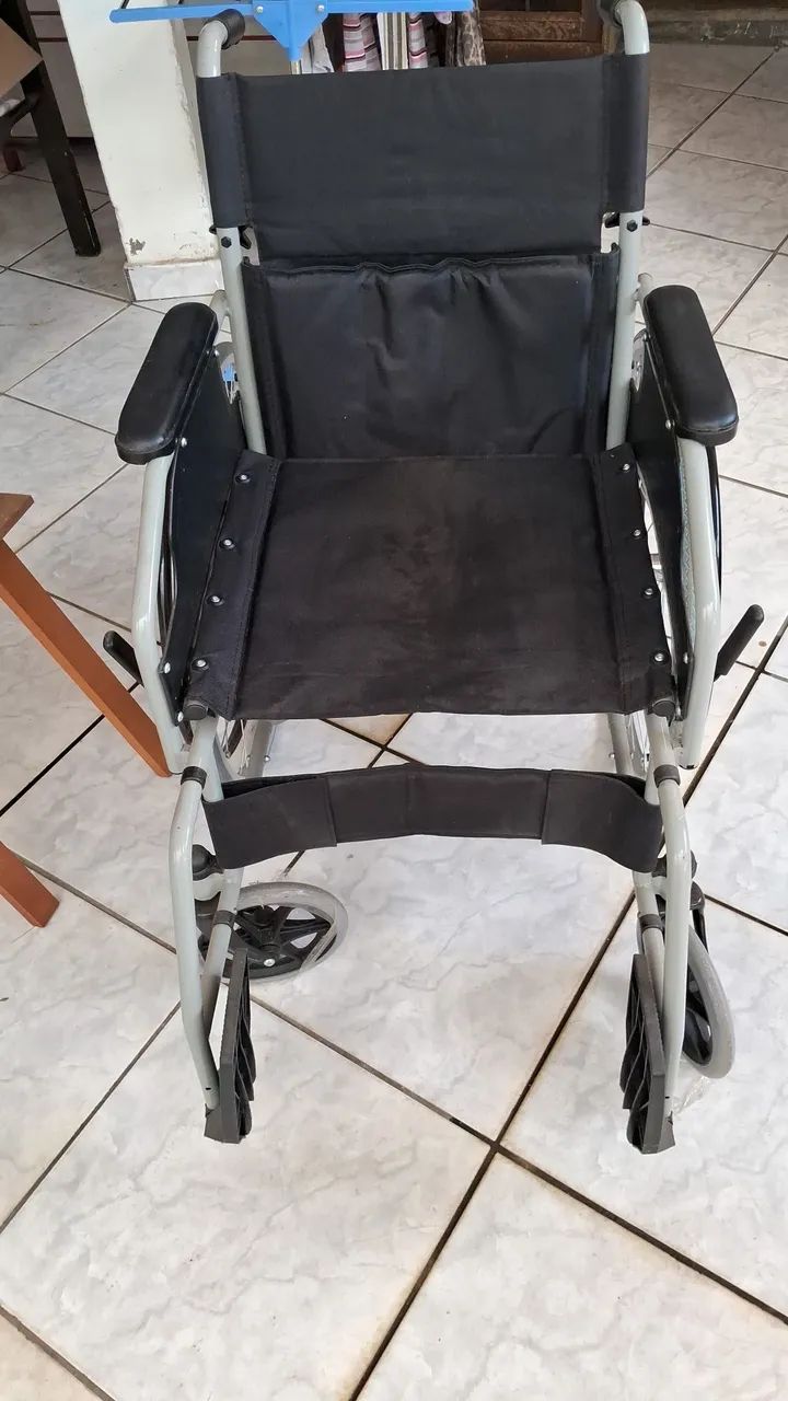 Cadeira de rodas seminova - Foto 2