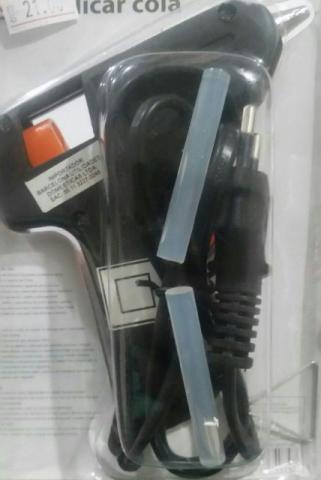 Pistola para aplicar Cola Quente com 1 refil, refil com 12 colas - Foto 2