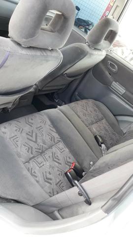 Vendo Tracker 4x4 manual com 4 pneus AT zerados - Foto 2
