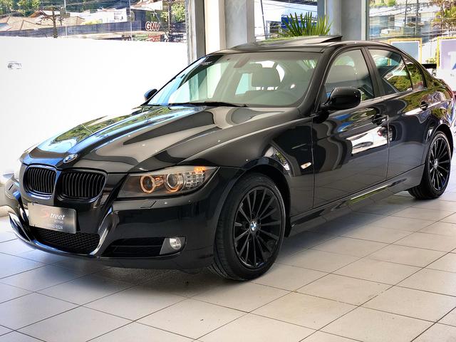 BMW 320i 2011 Top + All black , sem detalhes