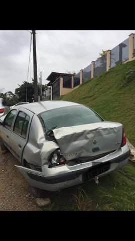 Clio Sedan 1.6 batido
